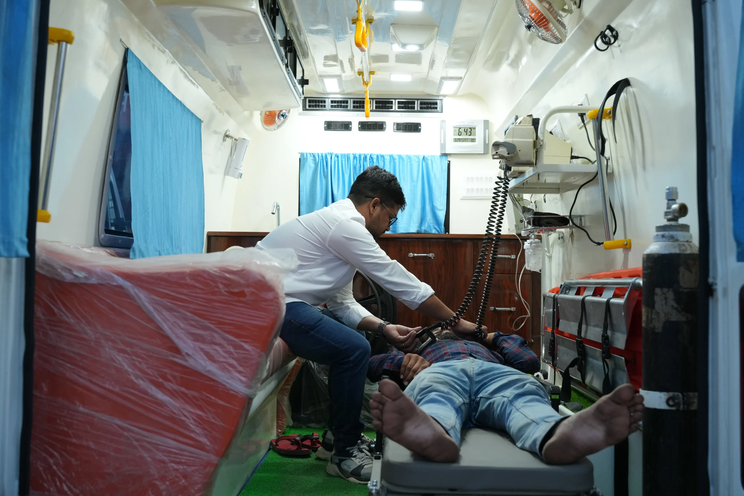 ICU Ambulance Service in Delhi