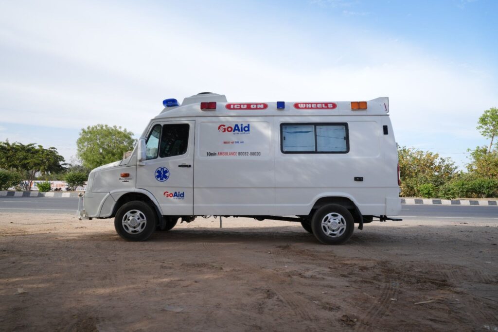 Emergency ambulance service in Mumbai operating across South and Western suburbs